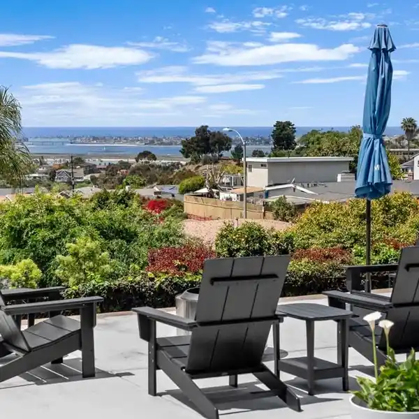 STUNNING BAY PARK HOME