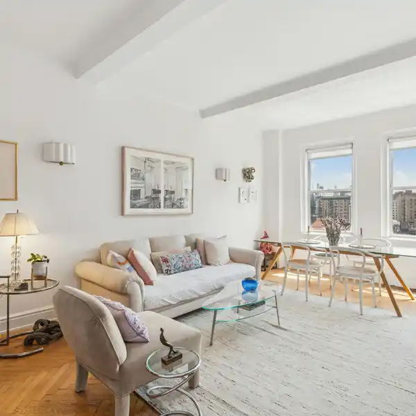 DELIGHTFUL HIGH AND BRIGHT HOME