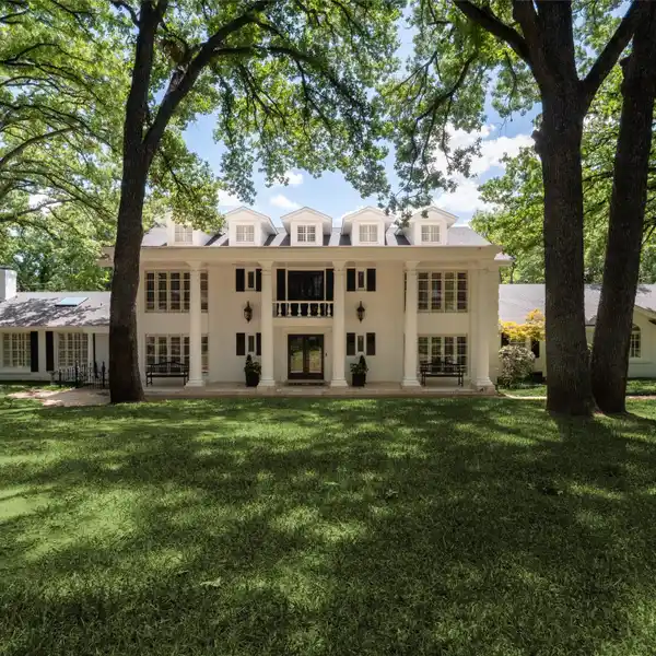 GRAND ESTATE IN PRESTIGIOUS SHADY VALLEY