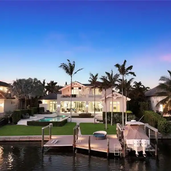 ARCHITECTURAL MASTERPIECE WITH UNRIVALED WATERFRONT LUXURY