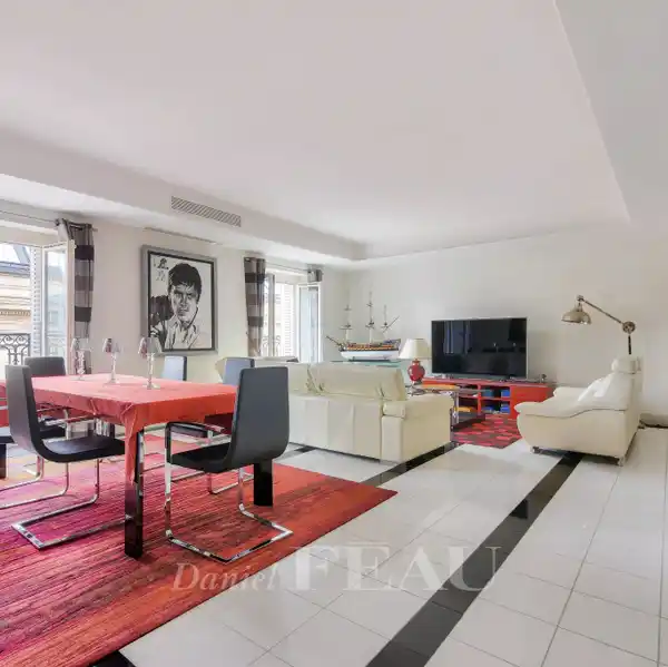 SPACIOUS SOUTH-FACING HOME IN HISTORIC MONTORGUEIL