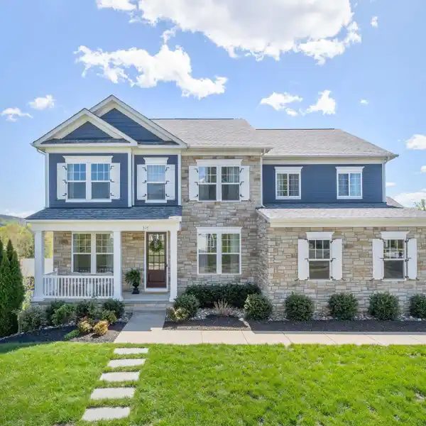 LIKE-NEW HOME IN SOUGHT-AFTER OAK HILL FARM