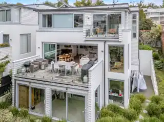 Expansive Remuera Residence with Stunning Views