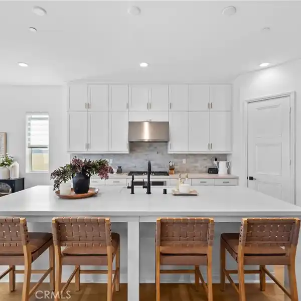 LUXURY ENTERTAINER’S HOME WITH PANORAMIC OUTDOOR VIEWS