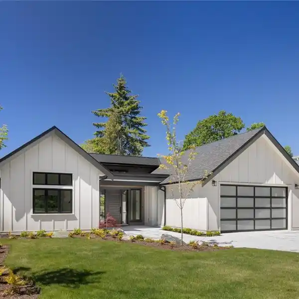 IMMACULATE OPEN-CONCEPT RANCHER