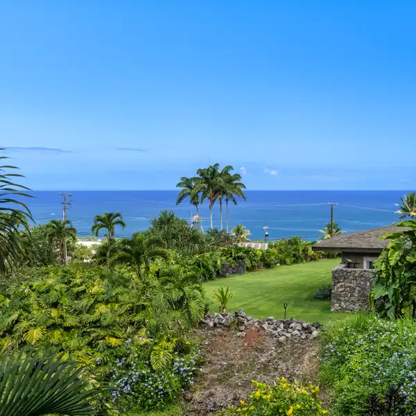 EXCEPTIONAL RESIDENCE IN KEALAKEKUA BAY ESTATES
