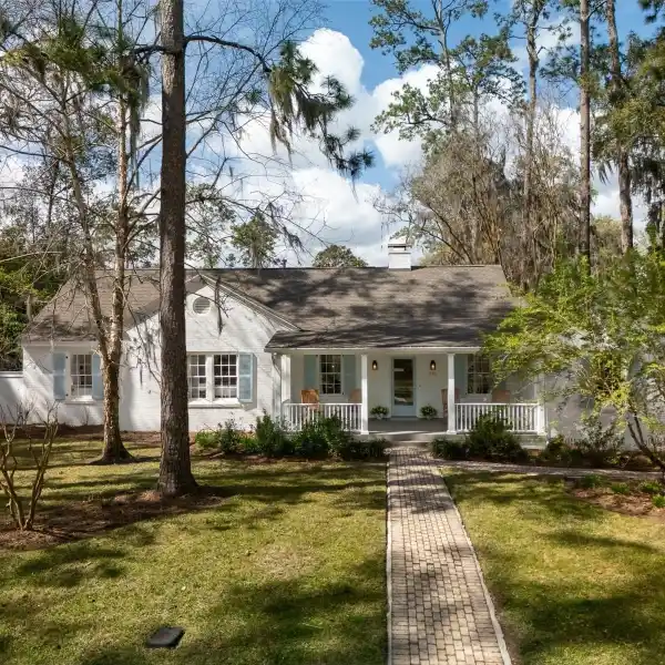 A GEM IN THE PRESTIGIOUS GOLFVIEW NEIGHBORHOOD