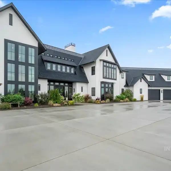 AN ESTATE DESIGNED FOR THE ELITE