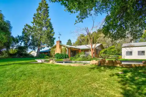 Peaceful 15-acre Ranch