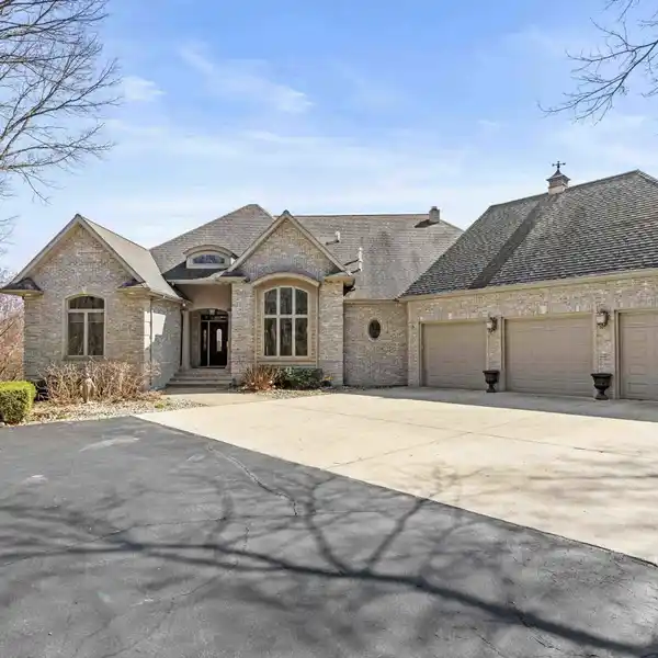 EXTRAORDINARY CUSTOM-BUILT RANCH-STYLE ESTATE