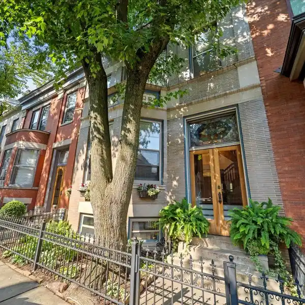 AMAZING AND GORGEOUS ROWHOME
