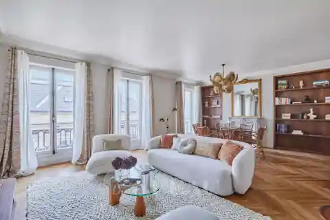Elegant Apartment in a Fine Late 19th Century Building