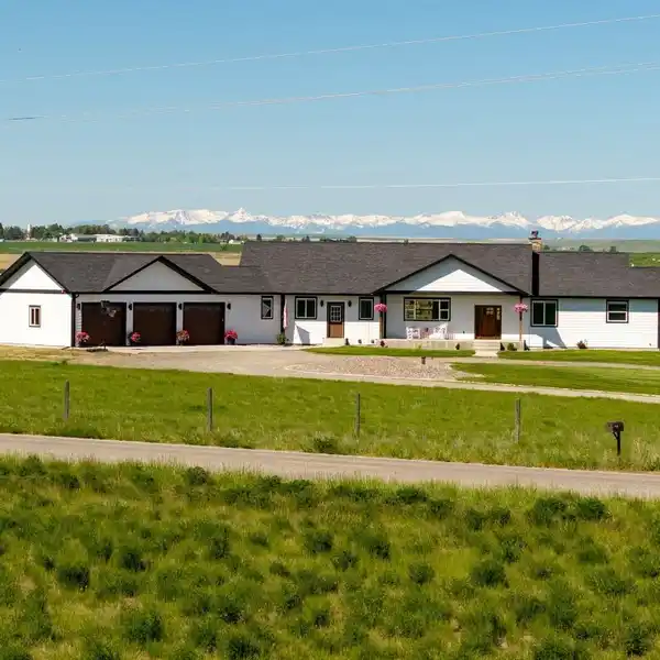 MONTANA ELEGANCE MEETS COUNTRY TRANQUILITY