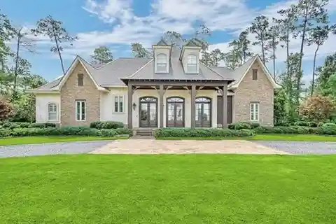 Spacious Estate Surrounded by Lush Greenery