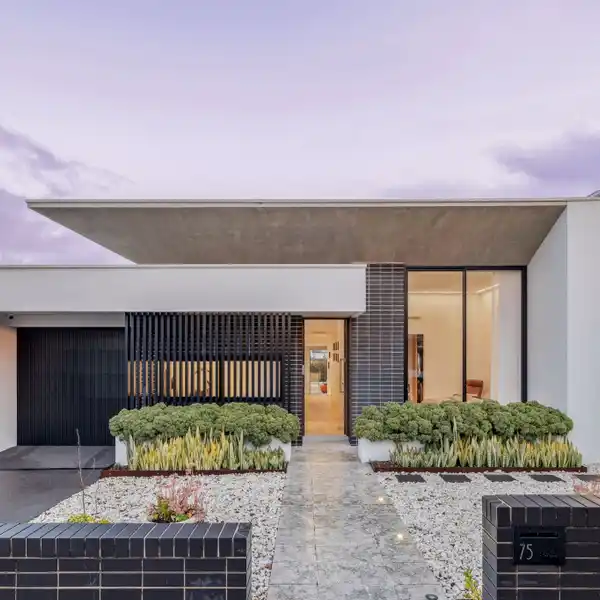 COASTAL CHARM WITH DESIGNER SOPHISTICATION