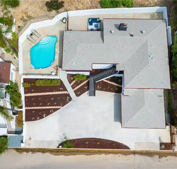 BEAUTIFUL NEWLY COMPLETED RESIDENCE