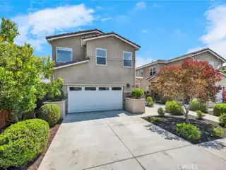 Luxury Detached Home Steps from Liberty Park