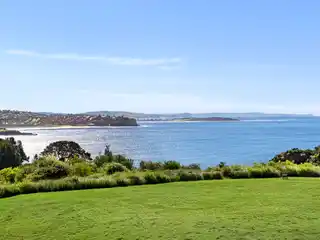 A Sanctuary of Refined Coastal Luxury