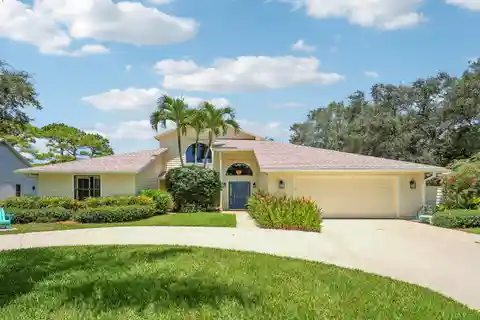 Lakefront Living in the Heart of Jupiter