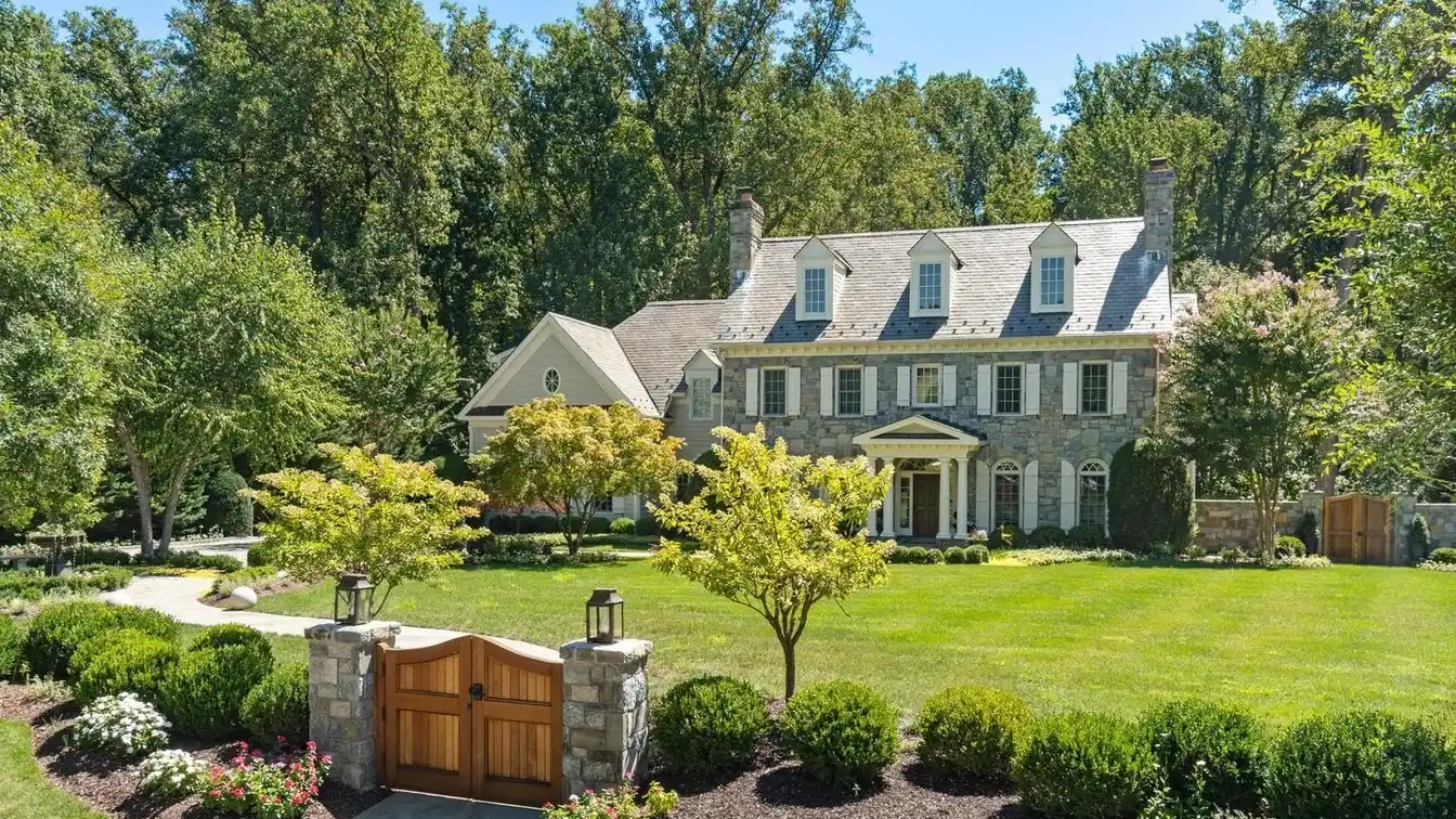 Stately Home in Spring Hill Farm