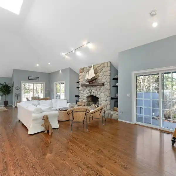 GORGEOUS THREE BEDROOM RENTAL IN A FABULOUS LOCATION