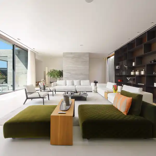 STUNNING CUSTOM BUILT CONTEMPORARY VILLA