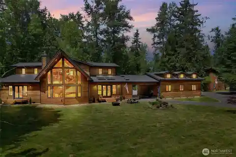 Stunning Pacific Northwest Retreat
