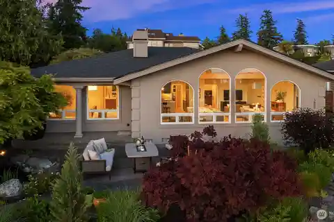 Easy Elegance in a Beautiful Setting