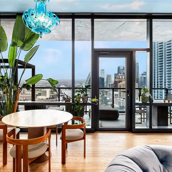 COVETED FLOORPLAN IN A PRESTIGIOUS BUILDING