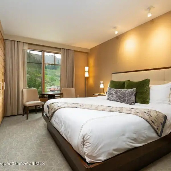 GORGEOUS AND MODERN NEW CONDO