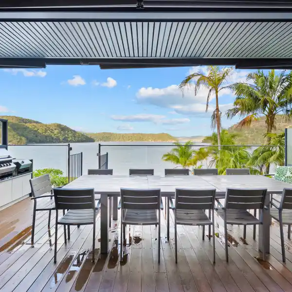 BREATHTAKING RETREAT WITH A SPECTACULAR PANORAMA
