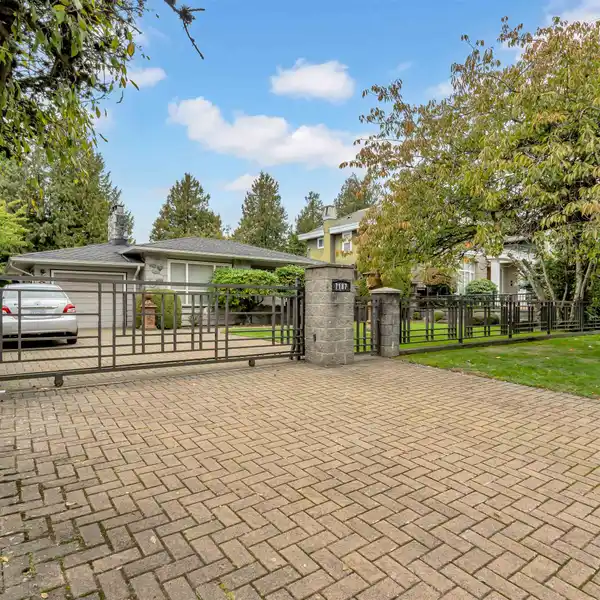 LOVELY HOME IN SOUGHT-AFTER SOUTH GRANVILLE