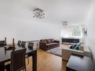 Beautifully Refurbished Two-bedroom Apartment