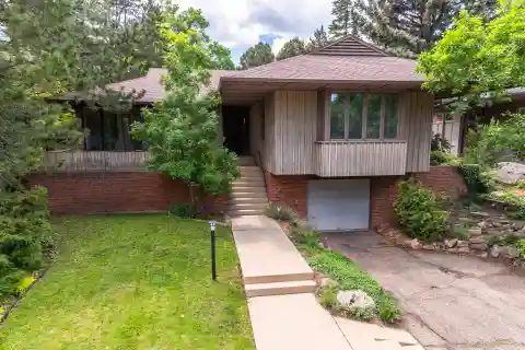 Classic Mid-century Design in a Coveted Location