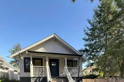 New Half-Duplex in Desirable Cedar Cottage
