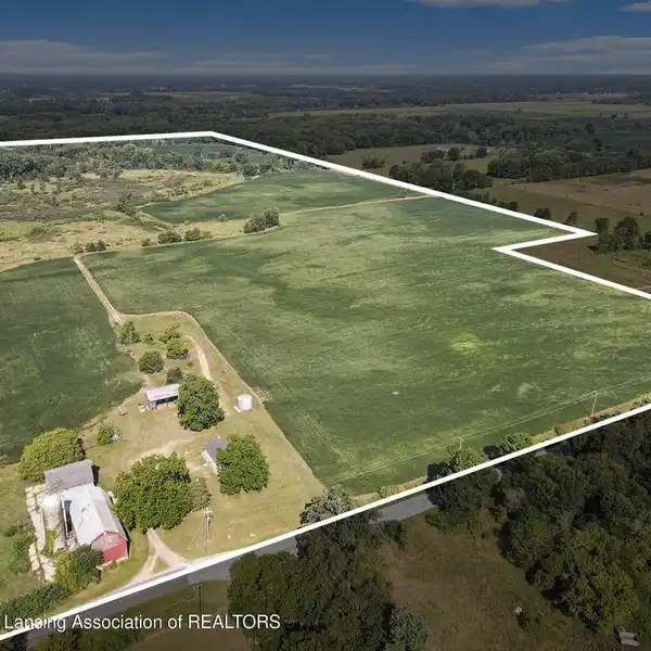 PRIVATE FARM ESTATE WITH CLASSIC BARNS