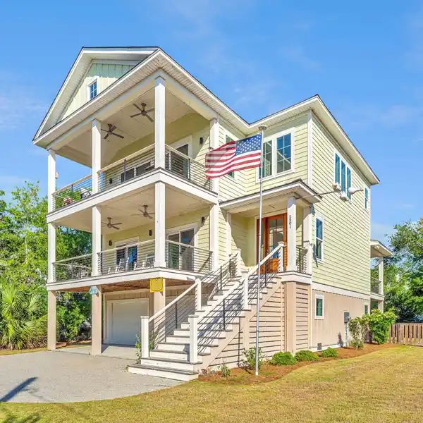 THE ULTIMATE BEACH HOUSE