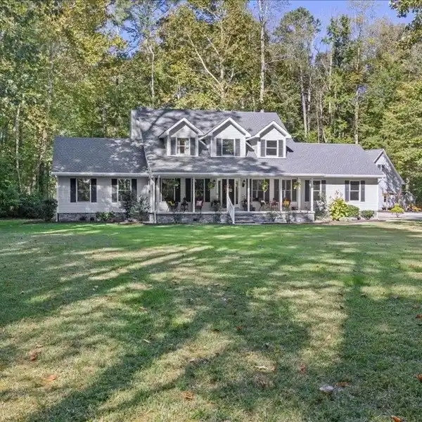 SECLUDED COUNTRY ESTATE WITH DESIGNER GUEST RETREAT