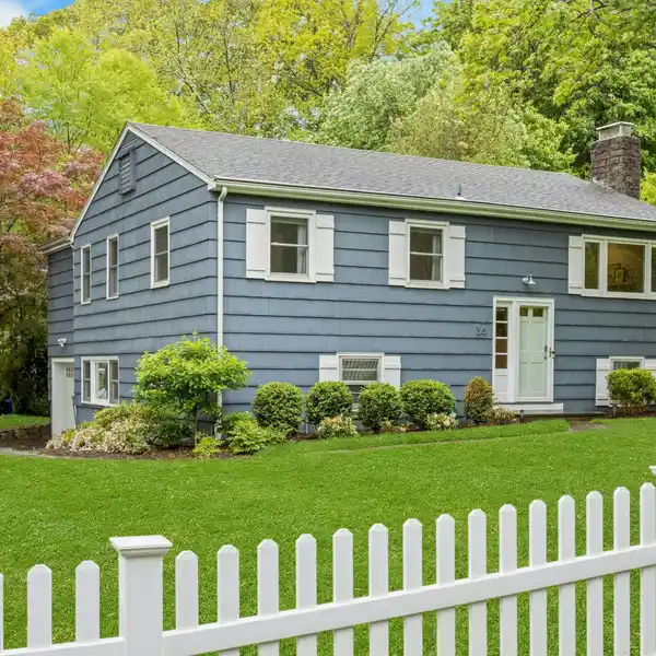PRIME ROWAYTON LOCATION WITH TIMELESS APPEAL