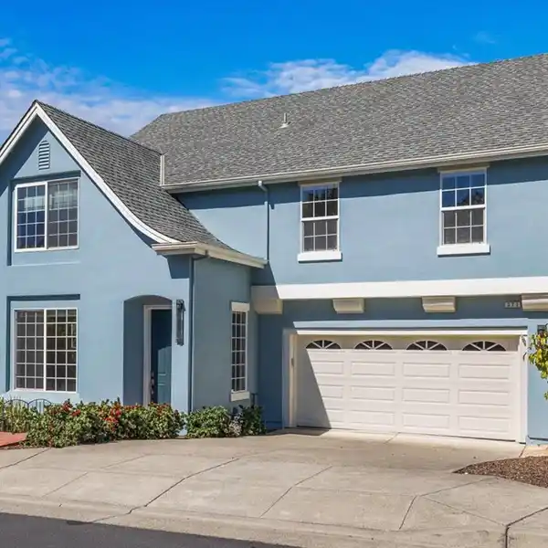 INVITING RESIDENCE IN THE HEART OF PARKLAND FARMS