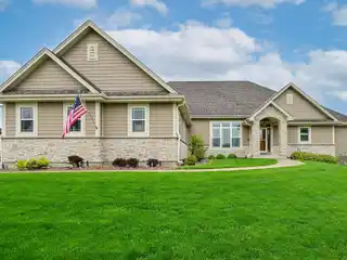 Stunning Custom-built Split Ranch