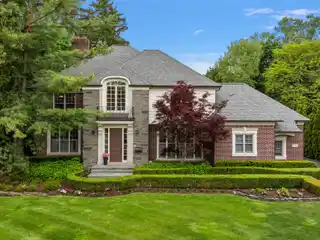Estate-sized Property with a Versatile Plan