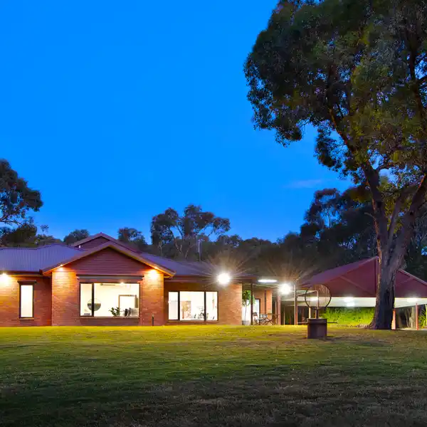 AN ARCHITECTURAL STATEMENT ON TEN ACRES