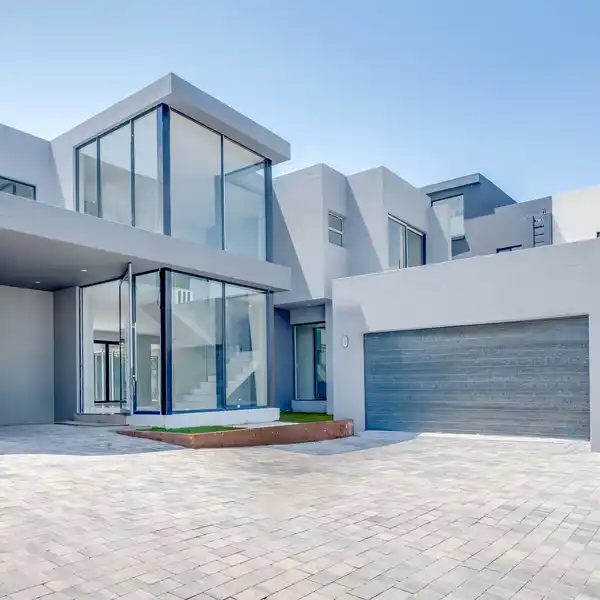 EXPANSIVE FAMILY HAVEN WITH RESORT LIFESTYLE