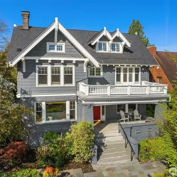 EXQUISITE CRAFTSMAN WITH CAPTIVATING VIEWS