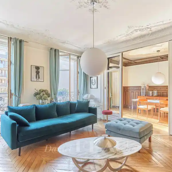 FINELY DETAILED CLASSIC APARTMENT