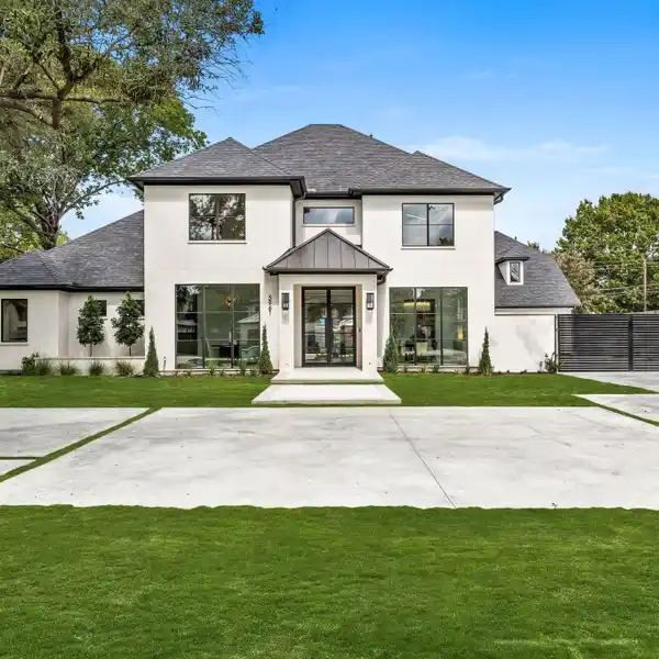 EXQUISITE TRANSITIONAL MODERN HOME IN MELSHIRE ESTATES