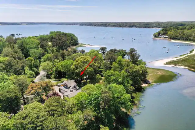Tranquil Waterfront Paradise
