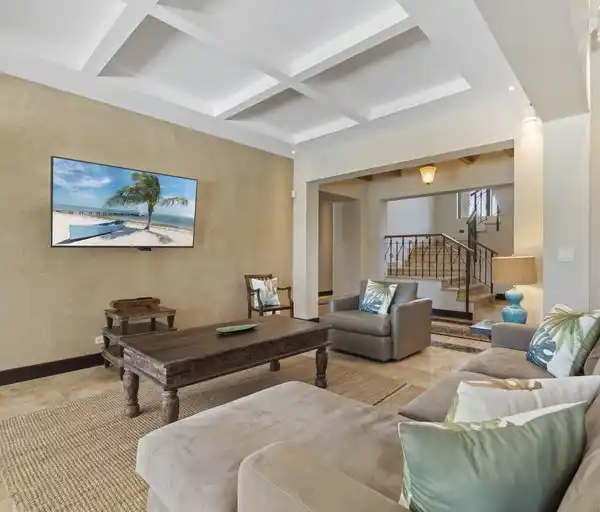 EXCLUSIVE MANSION IN LA DULCE VIDA