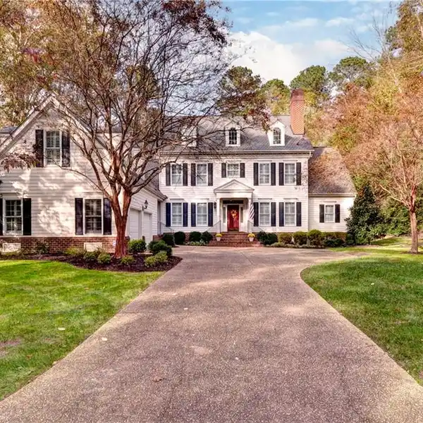 STUNNING AND SPACIOUS HOME IN FORD'S COLONY